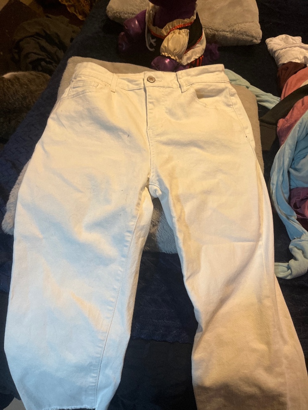 Women’s white jean pants